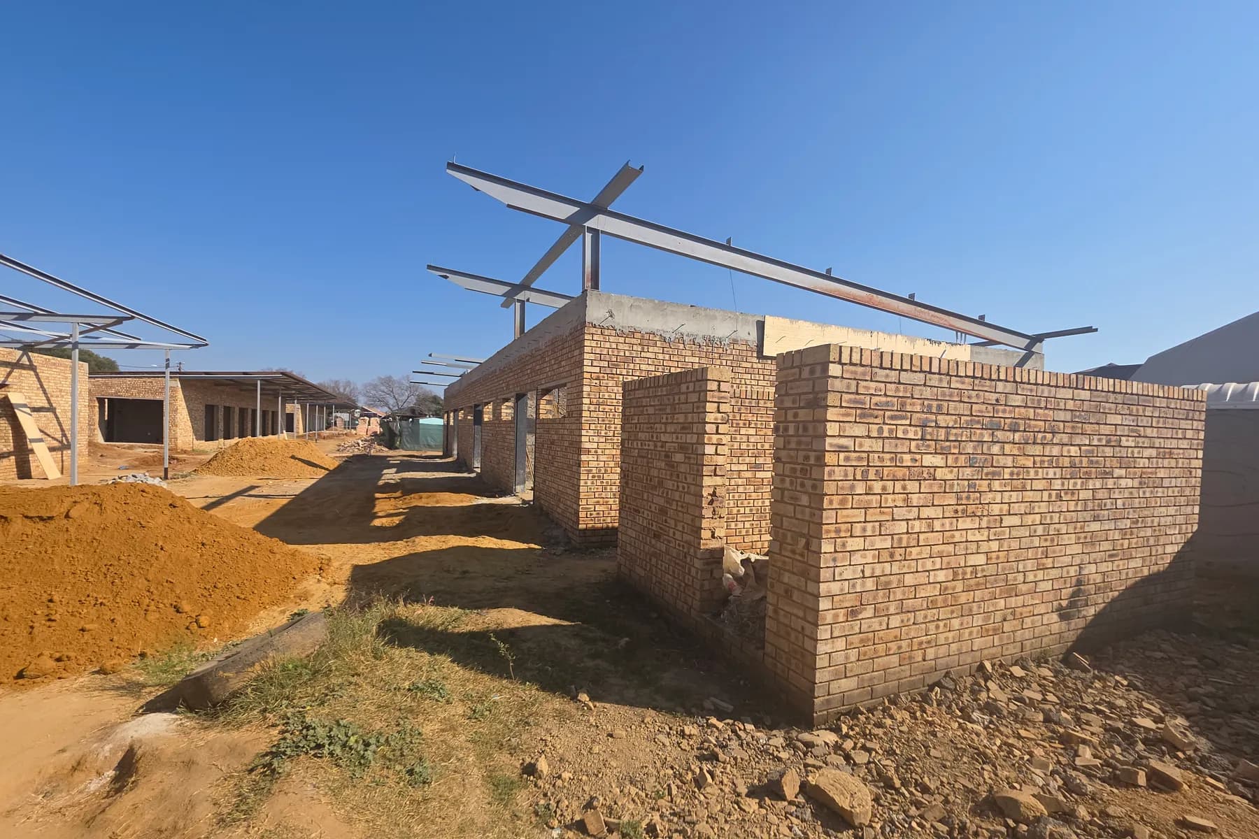 Roof sheeting going on